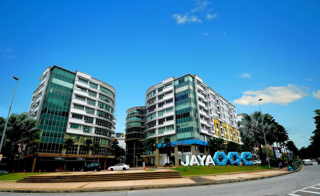 Studio Units At Pacific Tower Near Jaya One By Comfyasia Petaling Jaya Esterno foto